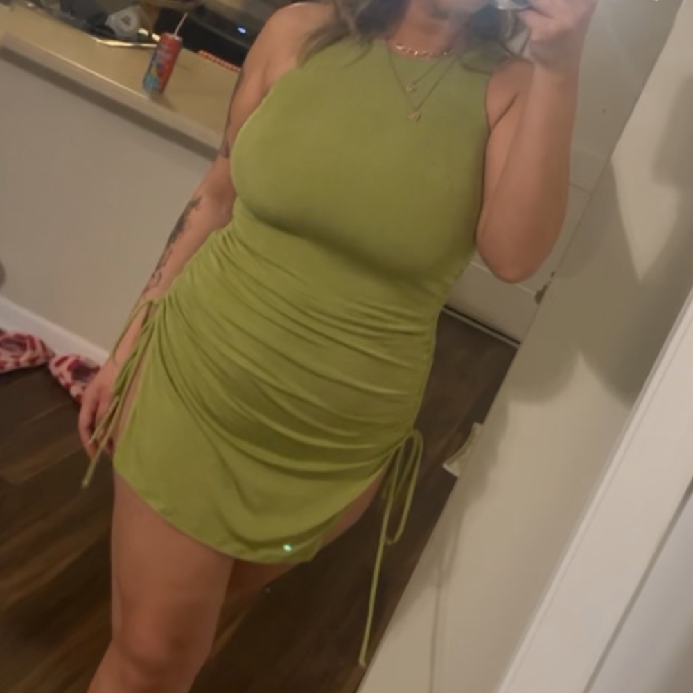Elegant Green Sleeveless Dress